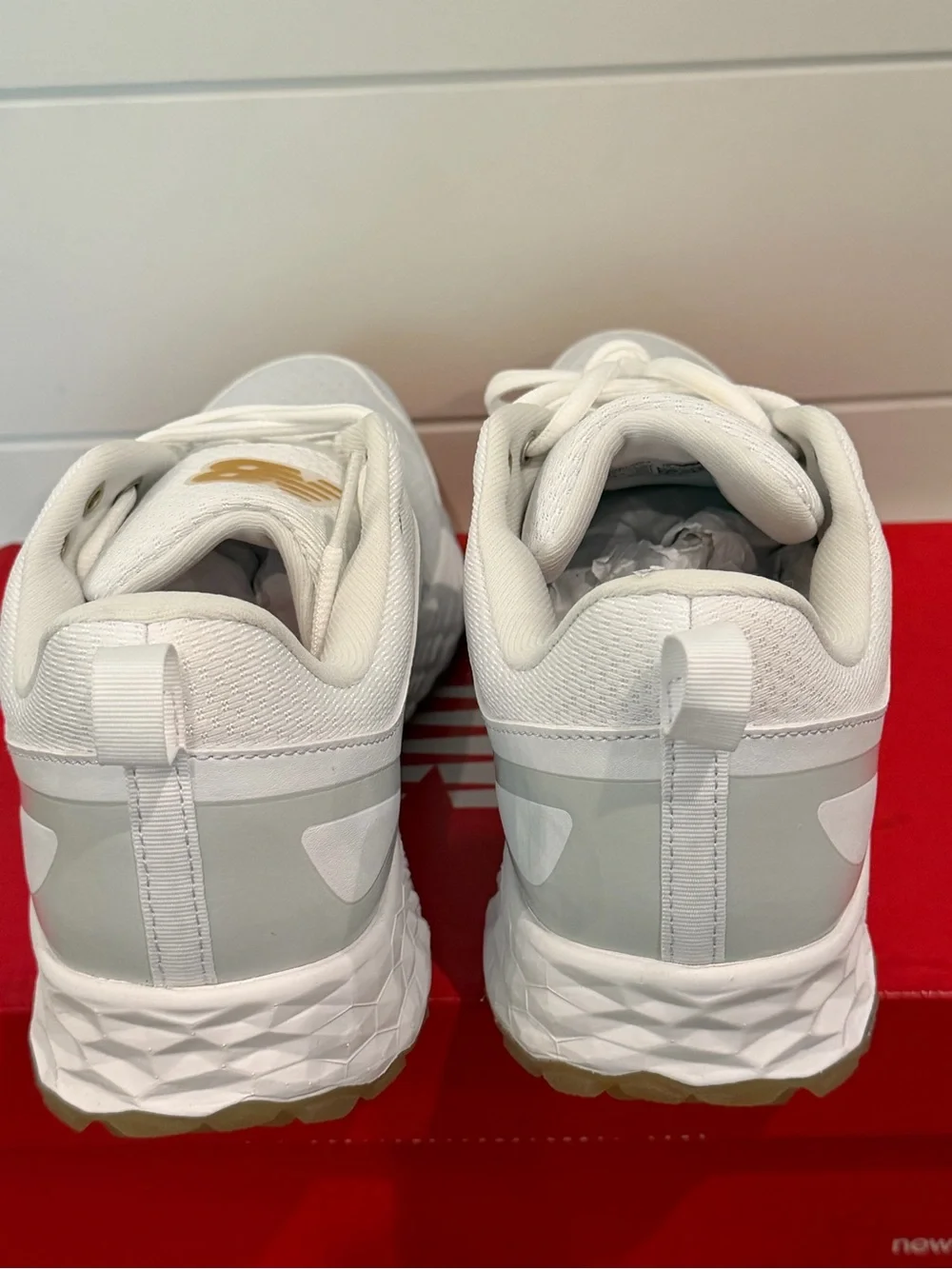 New Balance Women's Velo2 White and Gold Softball Turf Shoes Size 10